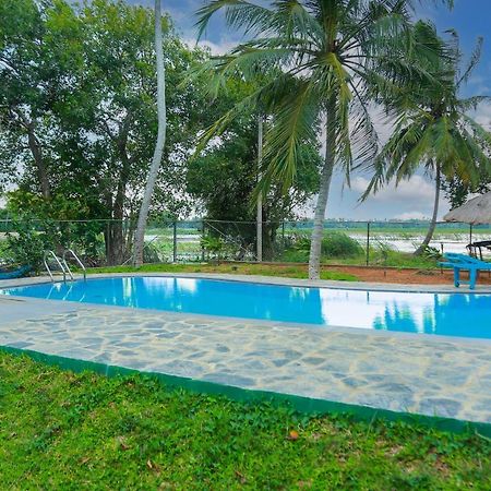 Lake Edge Holiday Inn Tissamaharama Dış mekan fotoğraf