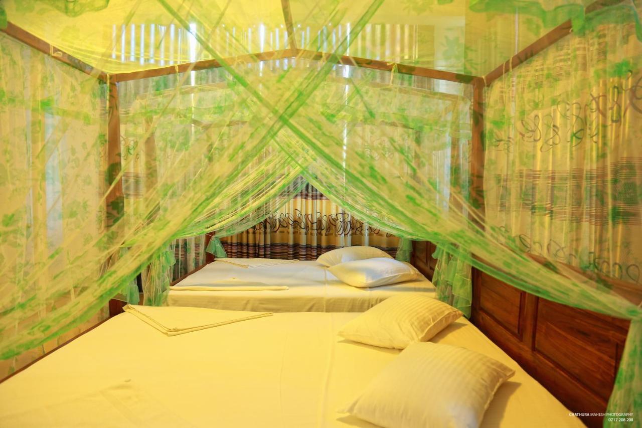 Lake Edge Holiday Inn Tissamaharama Dış mekan fotoğraf