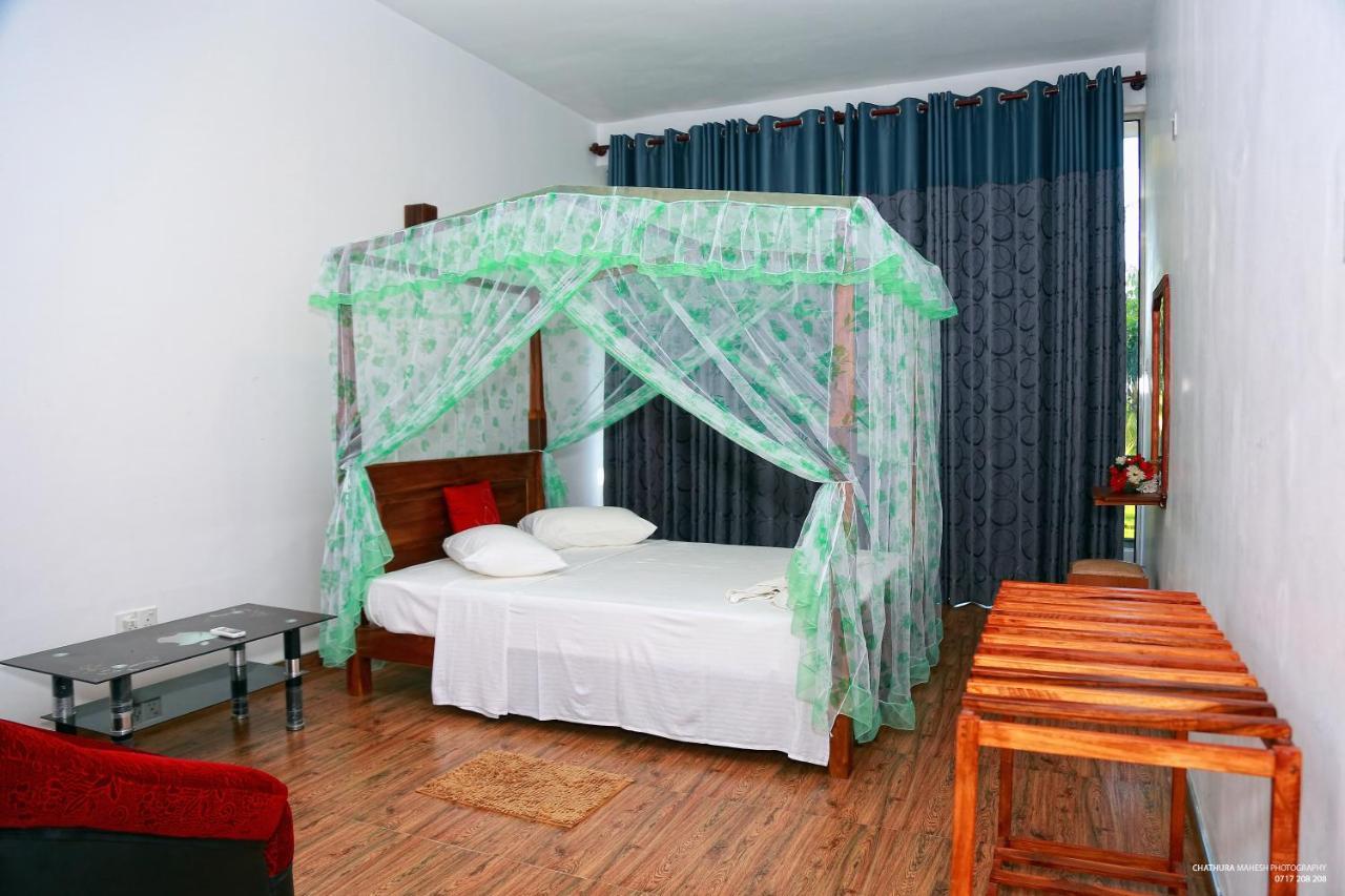 Lake Edge Holiday Inn Tissamaharama Dış mekan fotoğraf