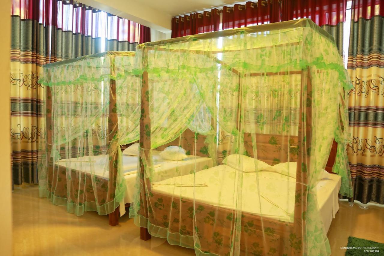 Lake Edge Holiday Inn Tissamaharama Dış mekan fotoğraf